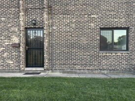 240 E Rimini Ct in Palatine, IL - Building Photo