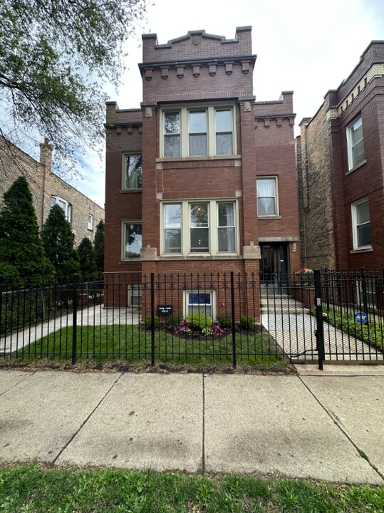 3317 W Belden Ave, Unit #2 in Chicago, IL - Building Photo