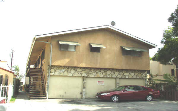 2010 Cedar Ave in Long Beach, CA - Building Photo