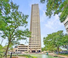 2001 Holcombe Blvd, Unit 1801 in Houston, TX - Building Photo