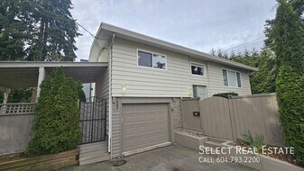1587 Stayte Rd in White Rock, BC - Building Photo