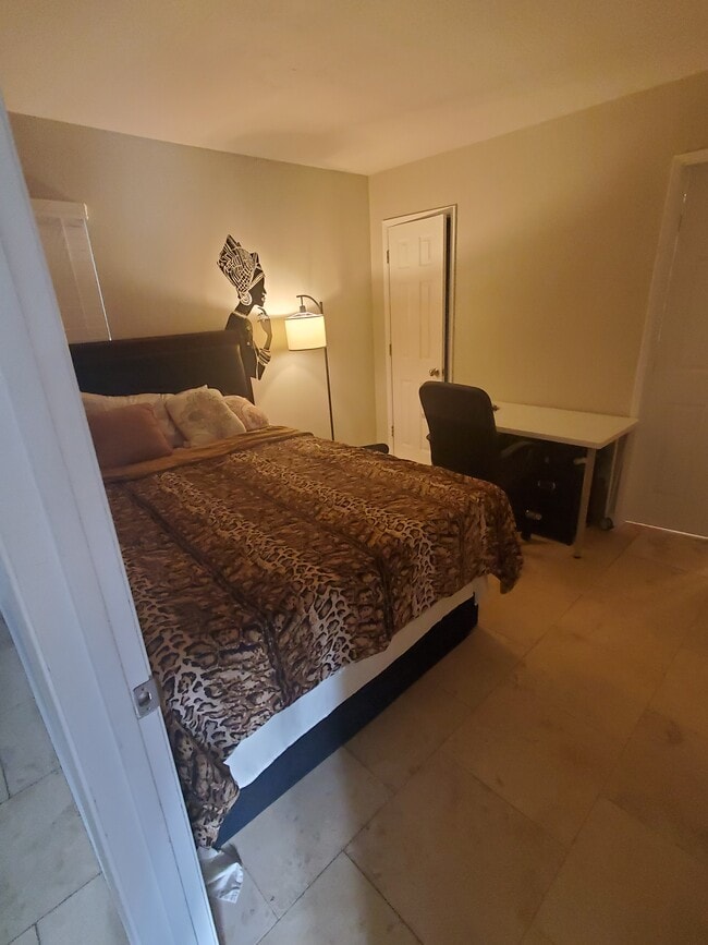 9056 la riviera drive Rentals in Sacramento, CA