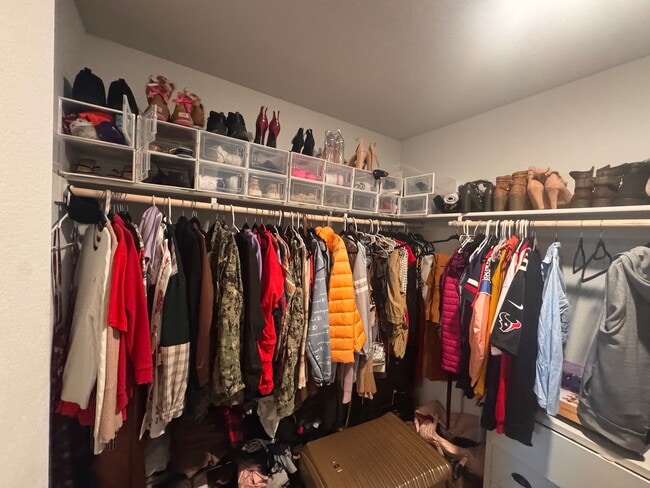 642 Wyatt Wy in Jarrell, TX - Foto de edificio - Building Photo