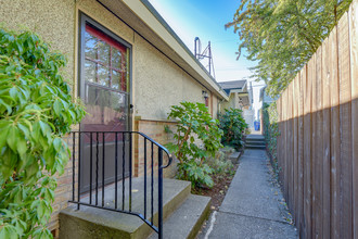 Queen Anne Triplex in Seattle, WA - Building Photo - Other