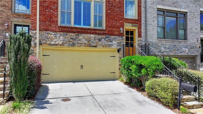 350 Mystic Ridge Ln in Sandy Springs, GA - Building Photo - Building Photo