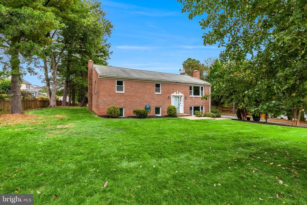 43594 Hay Rd in Ashburn, VA - Building Photo