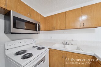 7545 Hampton Ave in West Hollywood, CA - Building Photo - Building Photo