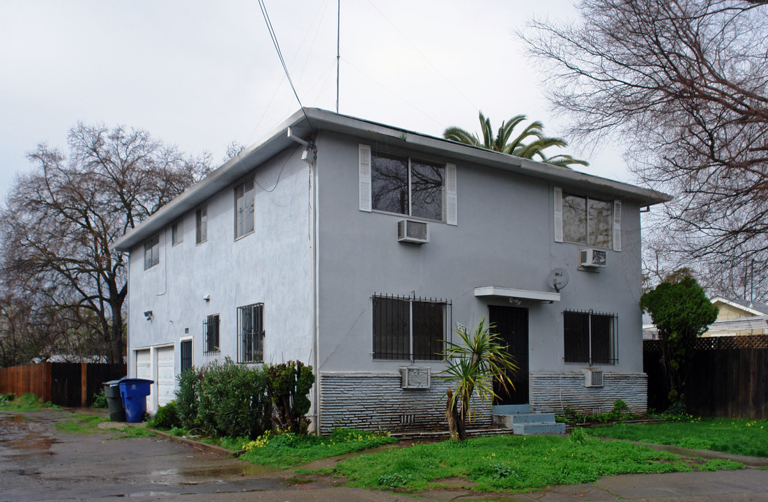 2714 San Fernando Way in Sacramento, CA - Building Photo