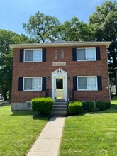 2200 W Schantz Ave, Unit 1 in Kettering, OH - Foto de edificio - Building Photo