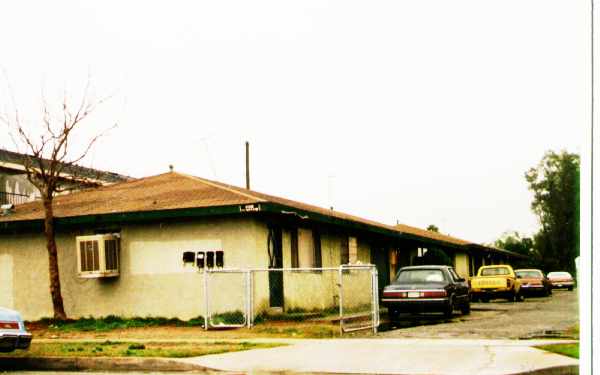 9257-9263 Cypress Ave in Fontana, CA - Building Photo