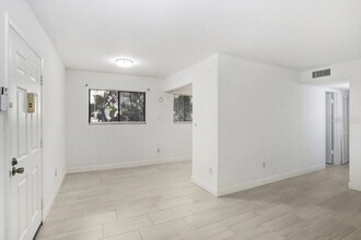 11803 Raintree Lake Ln-Unit -A in Tampa, FL - Foto de edificio - Building Photo