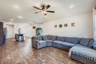 121 Granary Dr in Uhland, TX - Building Photo - Building Photo