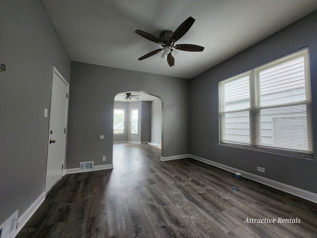 707 E 92nd Pl