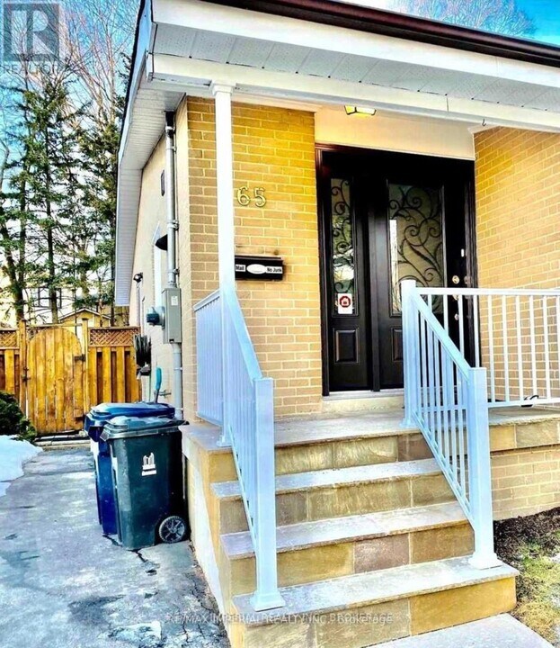 65 Northey Dr in Toronto, ON - Building Photo