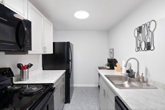 5501 Pershing Ave in St. Louis, MO - Building Photo - Building Photo