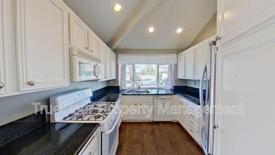 8146 E Peacock Ln in Orange, CA - Building Photo - Building Photo