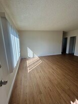 447 E 61st St, Unit #4 in Long Beach, CA - Building Photo