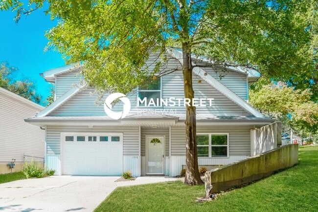 property at 1918 W 7th St