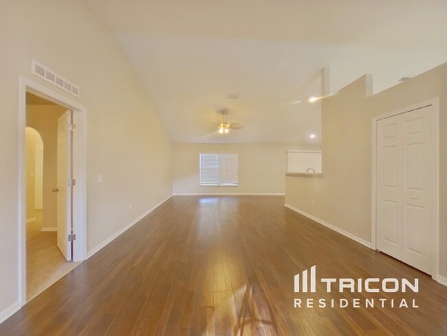 1829 Western Hills Ln in Mascotte, FL - Building Photo - Building Photo