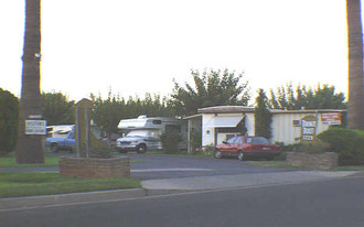 Bronze Boot Trailer Pk (21 Spaces) in Phoenix, AZ - Building Photo