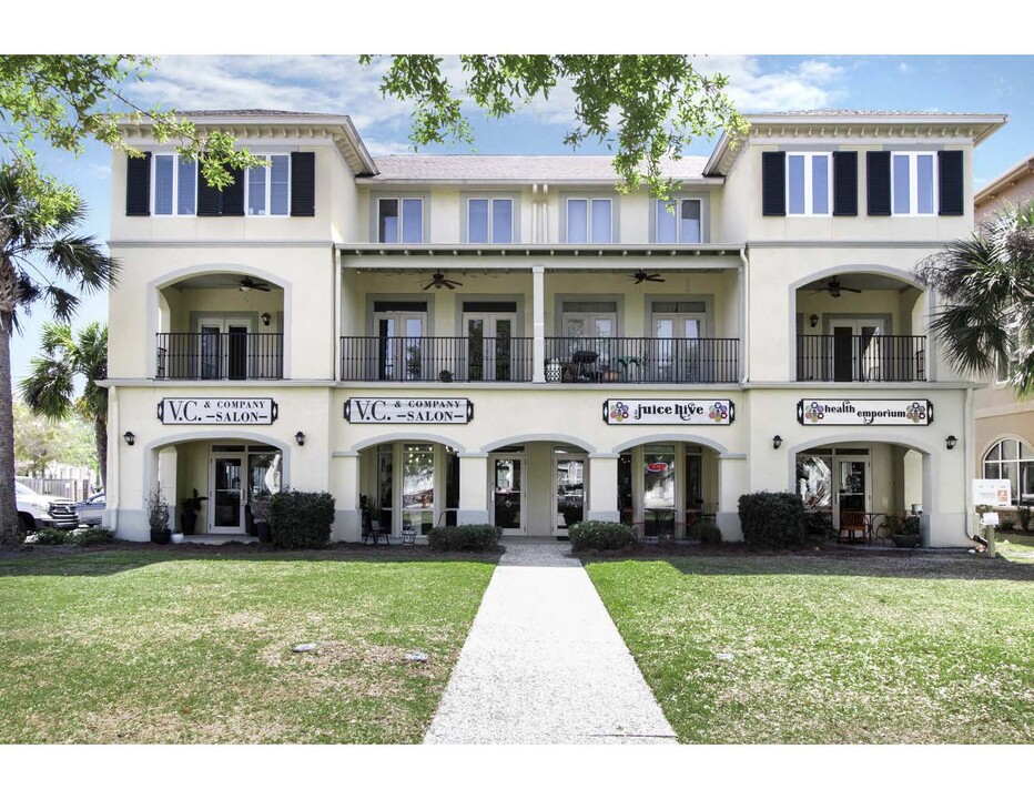 14 Johnston Way, Unit G in Bluffton, SC - Building Photo