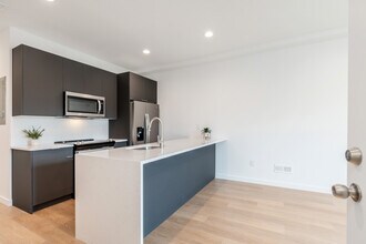 438 W Susquehanna Ave, Unit 2 in Philadelphia, PA - Building Photo - Building Photo
