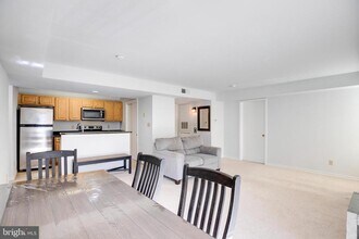 12154 Penderview Terrace in Fairfax, VA - Building Photo - Building Photo