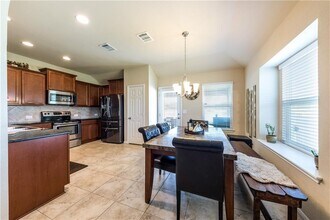 1616 Portchester Castle Path in Pflugerville, TX - Foto de edificio - Building Photo