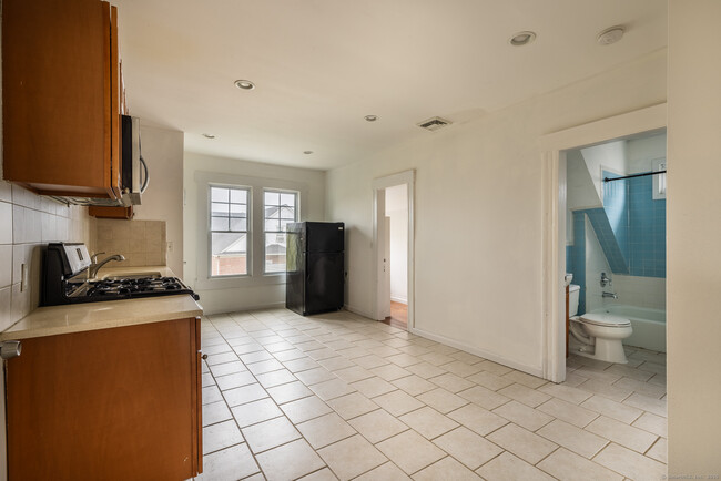 239 Parrott Ave in Bridgeport, CT - Building Photo - Building Photo