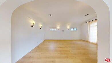 2032 W 80th St in Los Angeles, CA - Building Photo - Building Photo