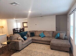 13907 Mussel Rn in Elgin, TX - Building Photo - Building Photo