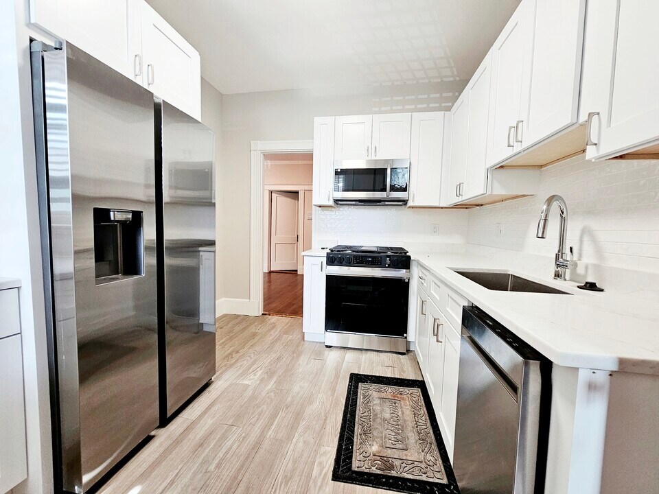 6 Radcliffe Rd, Unit 3 in Boston, MA - Building Photo