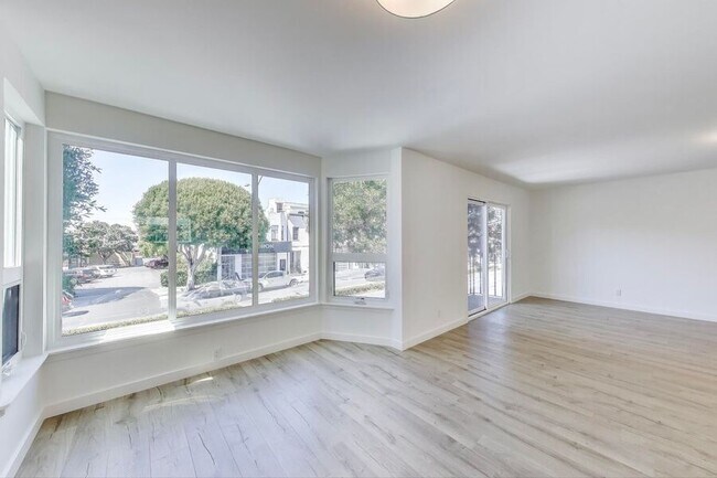 2137 Lombard St