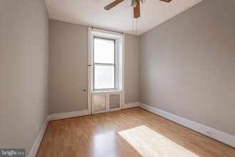 1933 Spring Garden St-Unit -UNIT 2F in Philadelphia, PA - Foto de edificio - Building Photo