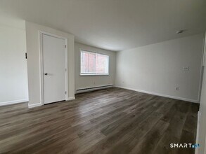 252 Blakeslee St in Bristol, CT - Building Photo - Building Photo