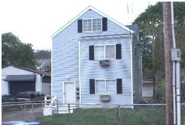 10 Violet St in Waterbury, CT - Building Photo