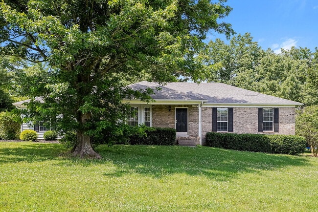 1005 Waters Edge Cir