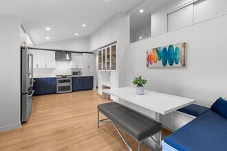 8432 SE 34th Pl in Mercer Island, WA - Building Photo - Building Photo