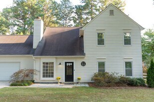 1088 Colony Dr in Alpharetta, GA - Building Photo
