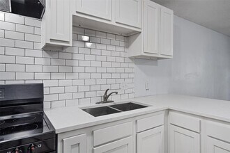 520 Lenora Dr in Taylor, TX - Building Photo - Building Photo