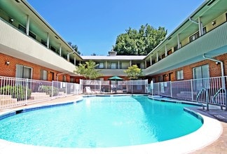 Swissaire Apartments in Dallas, TX - Building Photo - Building Photo