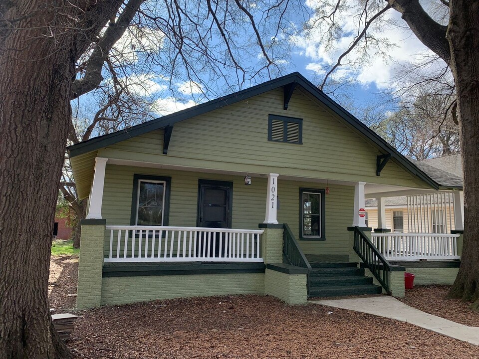 1021 Ambassador St in Charlotte, NC - Building Photo