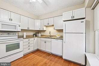 5555 First Statesman Ln in Alexandria, VA - Foto de edificio - Building Photo