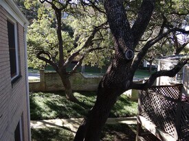 912 E 32nd St in Austin, TX - Building Photo