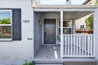 1065 48th St in Sacramento, CA - Building Photo - Building Photo