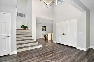 24574 Overland Dr in Los Angeles, CA - Foto de edificio - Building Photo