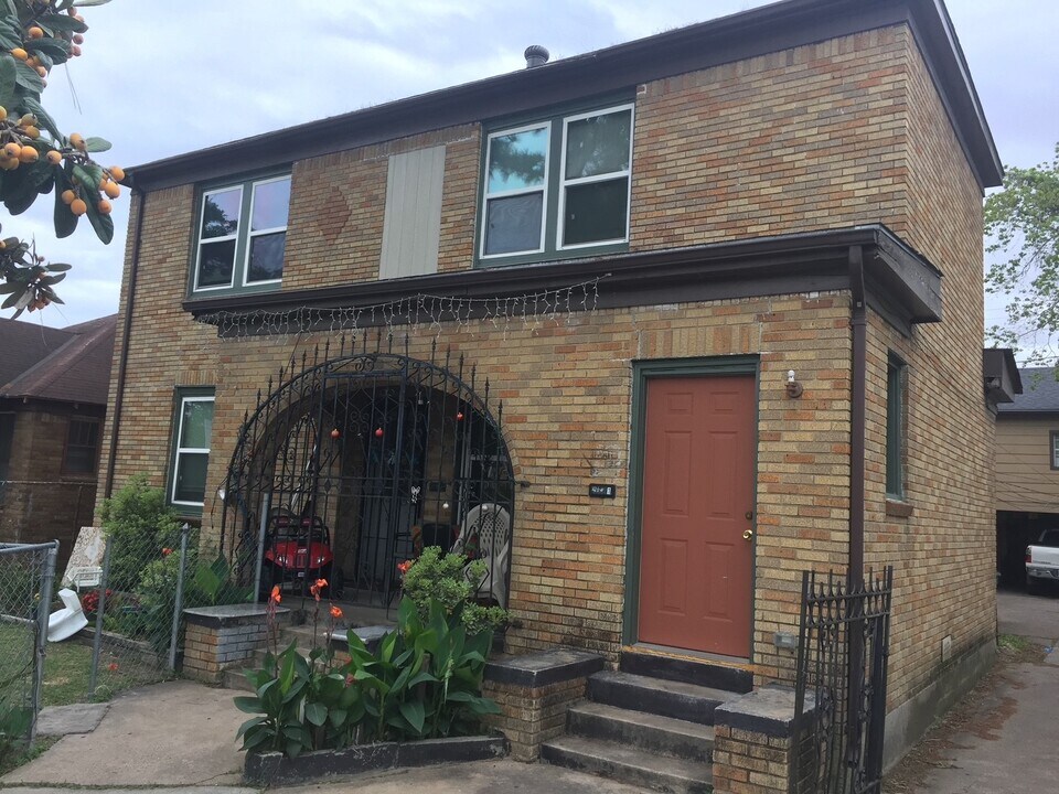 112 Pineview Dr in Houston, TX - Building Photo