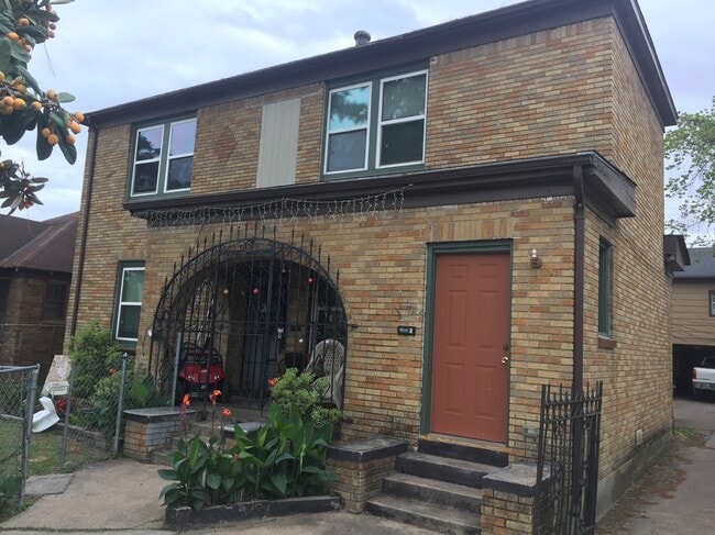 property at 112 Pineview Dr