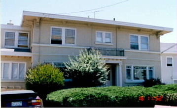 506-508 Valle Vista Ave in Oakland, CA - Foto de edificio - Building Photo