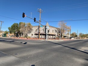 1005 E Avenue R in Palmdale, CA - Building Photo - Primary Photo